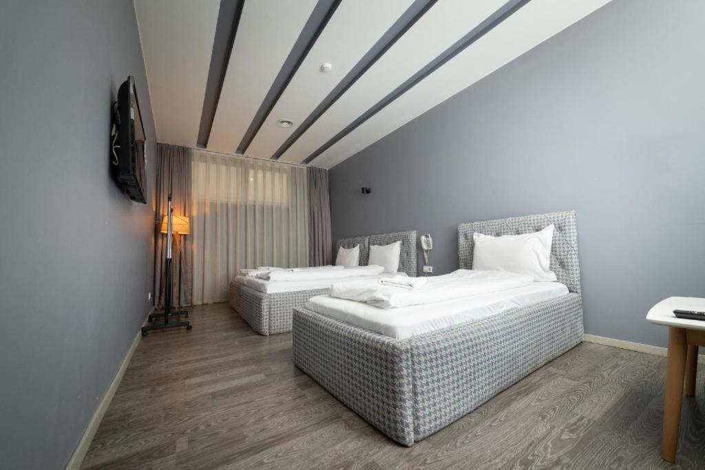 פרישטינה Hotel Gloria Ks מראה חיצוני תמונה