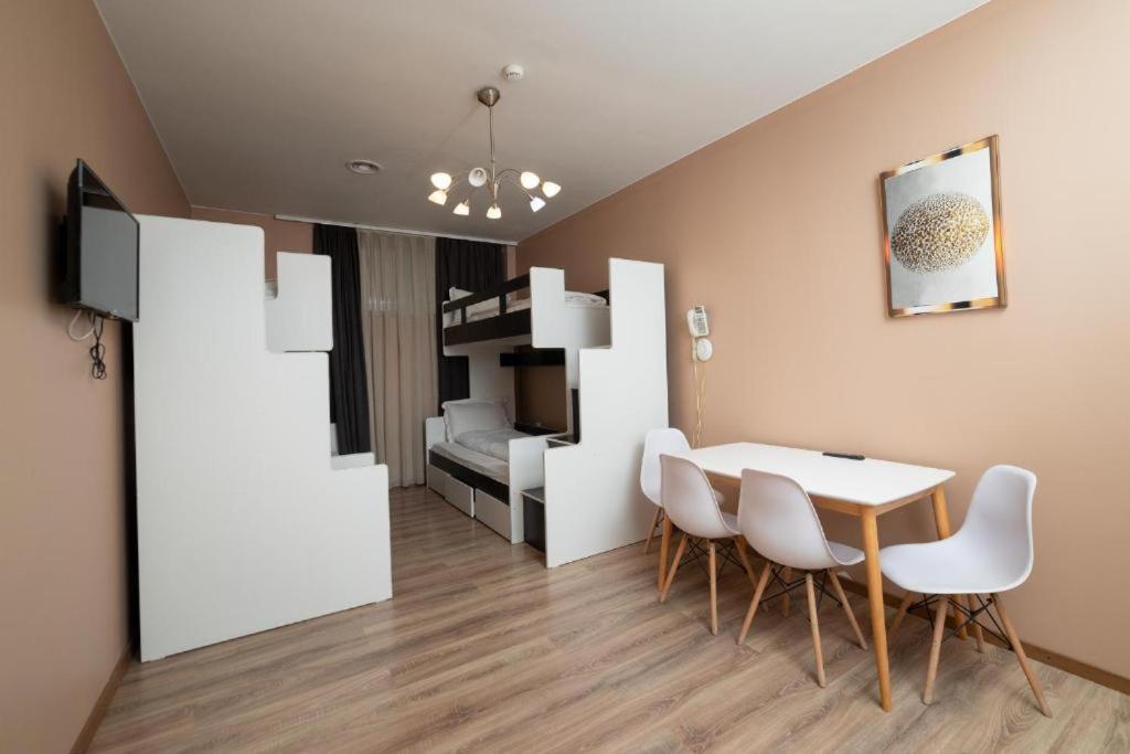 פרישטינה Hotel Gloria Ks מראה חיצוני תמונה