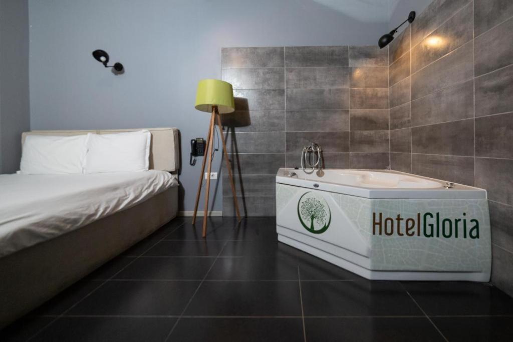 פרישטינה Hotel Gloria Ks מראה חיצוני תמונה