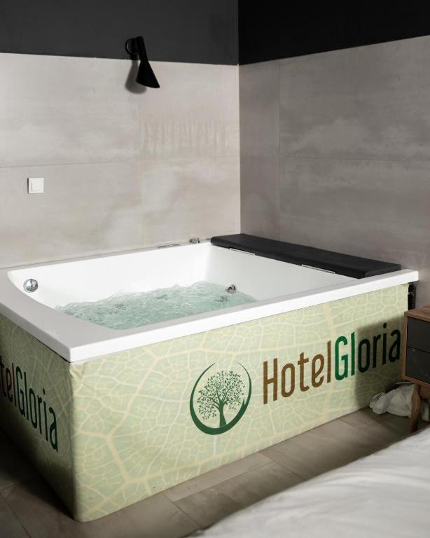 פרישטינה Hotel Gloria Ks מראה חיצוני תמונה