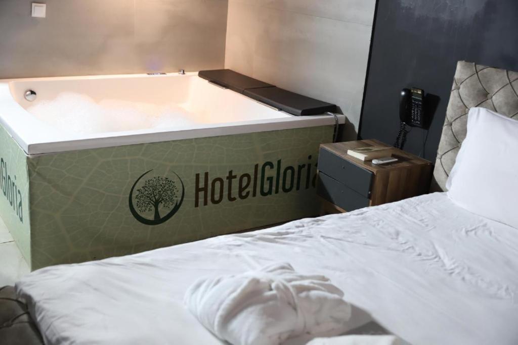פרישטינה Hotel Gloria Ks מראה חיצוני תמונה